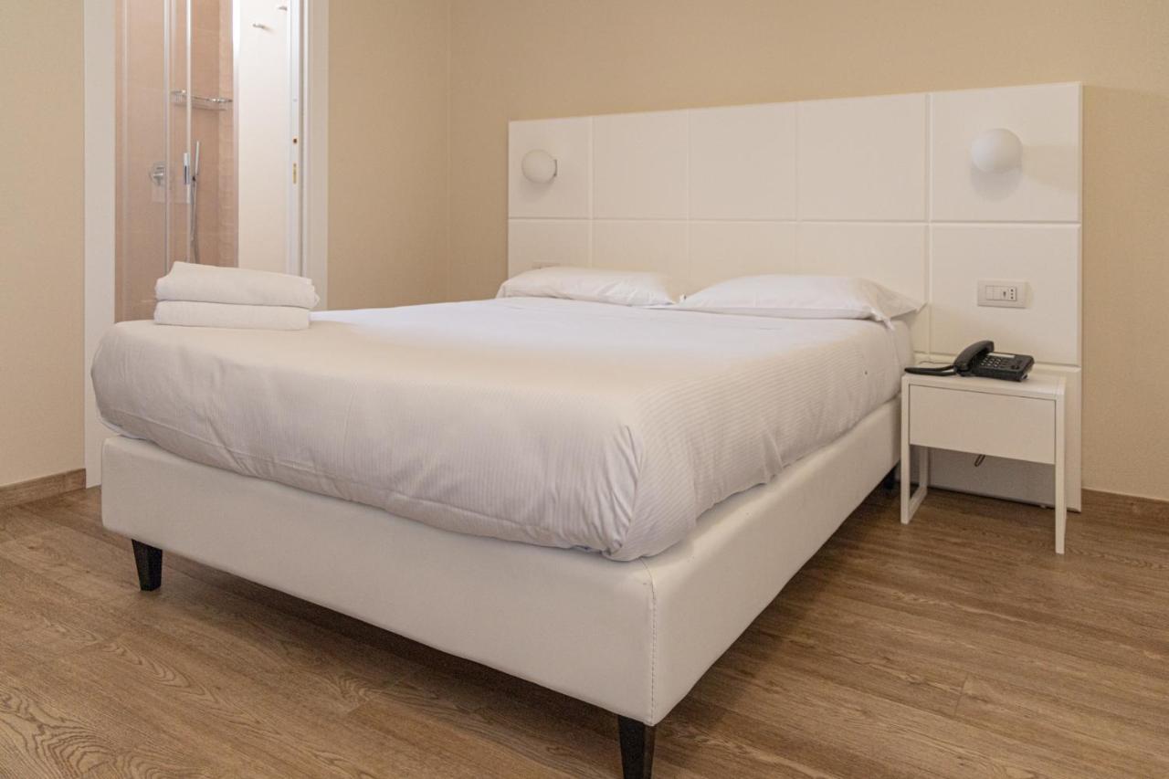 Hotel Boston Bari Esterno foto