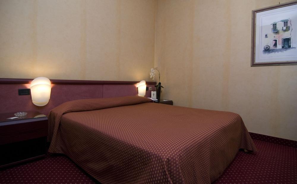 Hotel Boston Bari Esterno foto