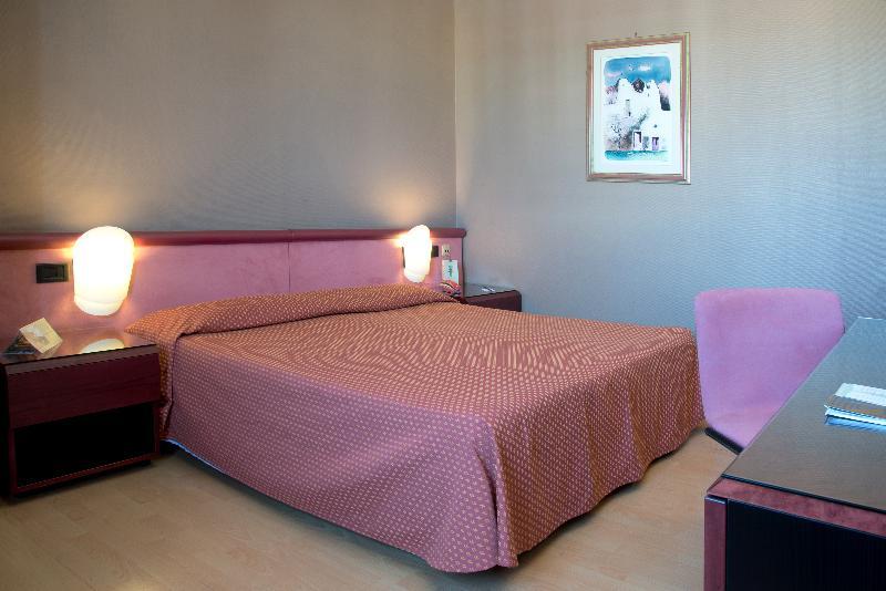 Hotel Boston Bari Esterno foto